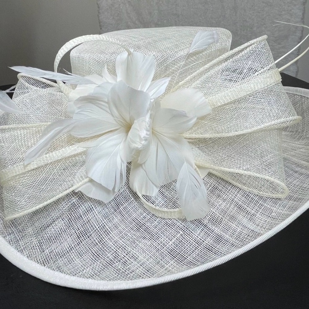 NEW Ivory Sinamay‎ Wide Brim Fascinator Hat Kentucky Derby Wedding Church Floral